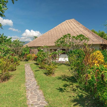 Absolute Beach Front Villa Umeanyar Buitenkant foto