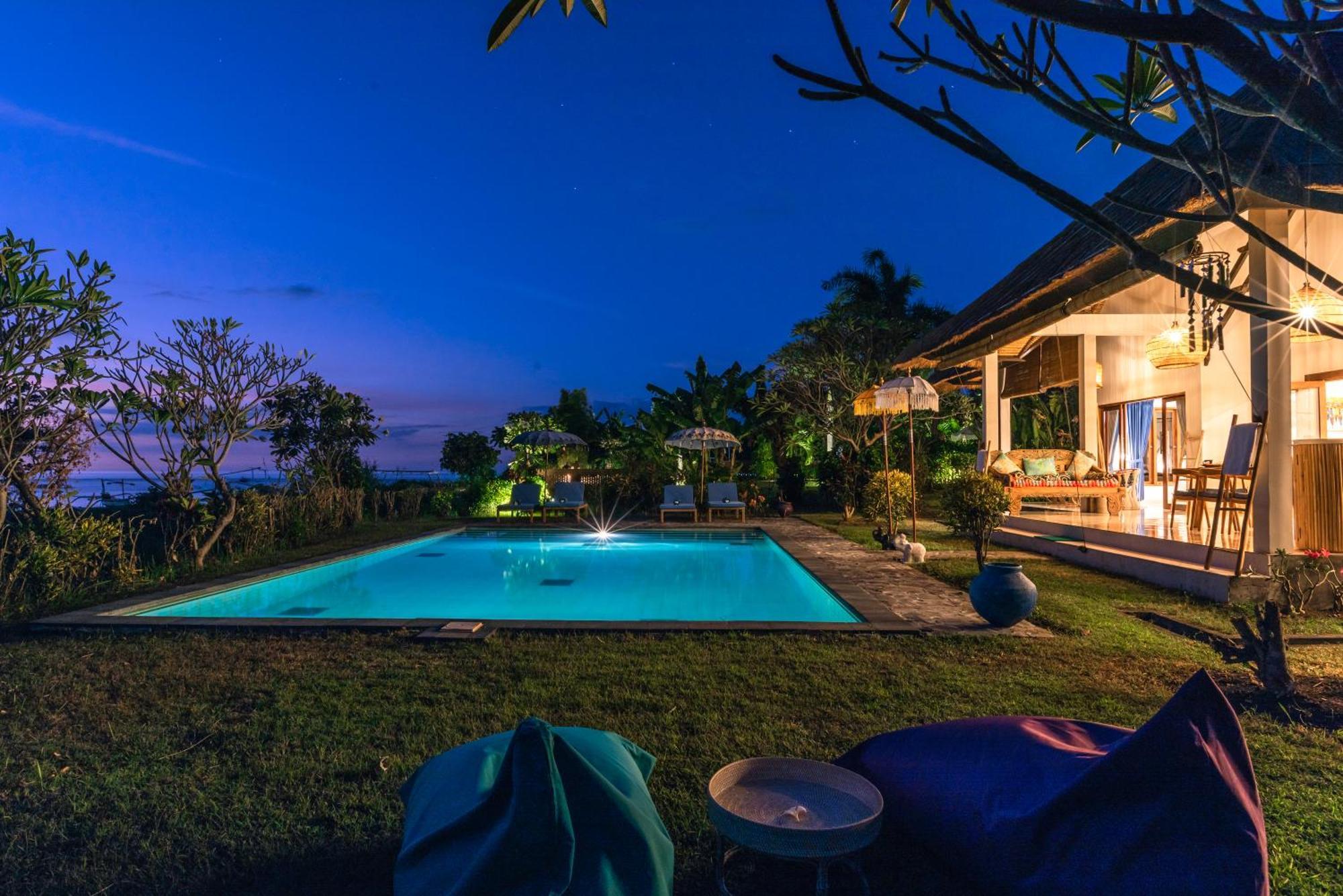 Absolute Beach Front Villa Umeanyar Buitenkant foto